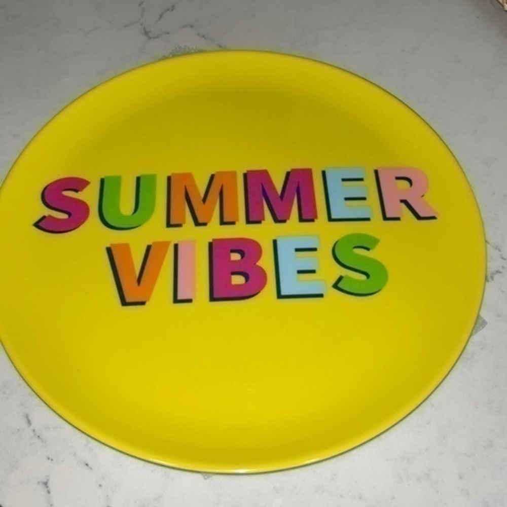 Smart living dinner plates . 4 plates included. Perfect for summer dining . NWT
